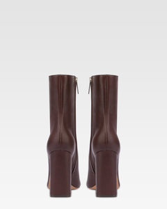 Pointed ankle boots in smooth mocha leather