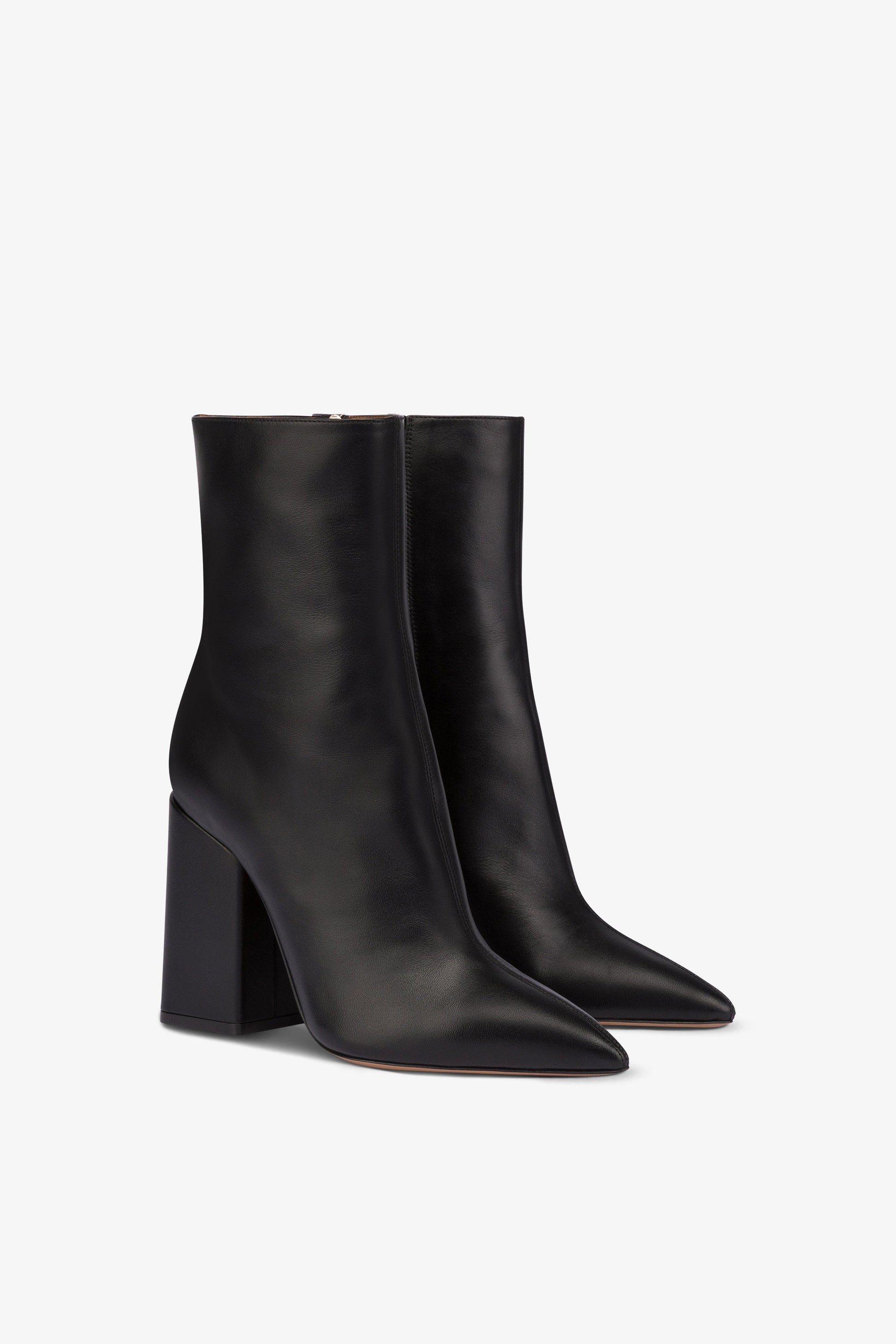 Pointed ankle boots in smooth black leather