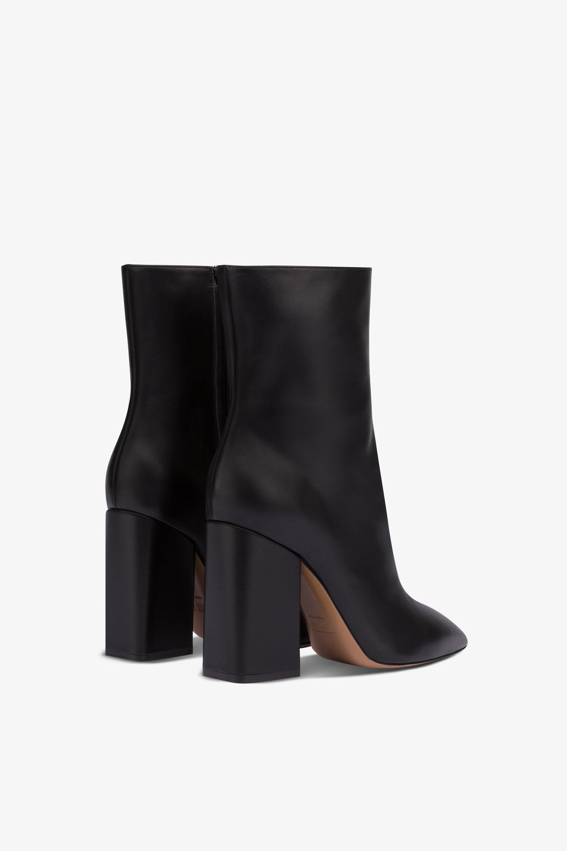 Bottines pointues en cuir lisse noir