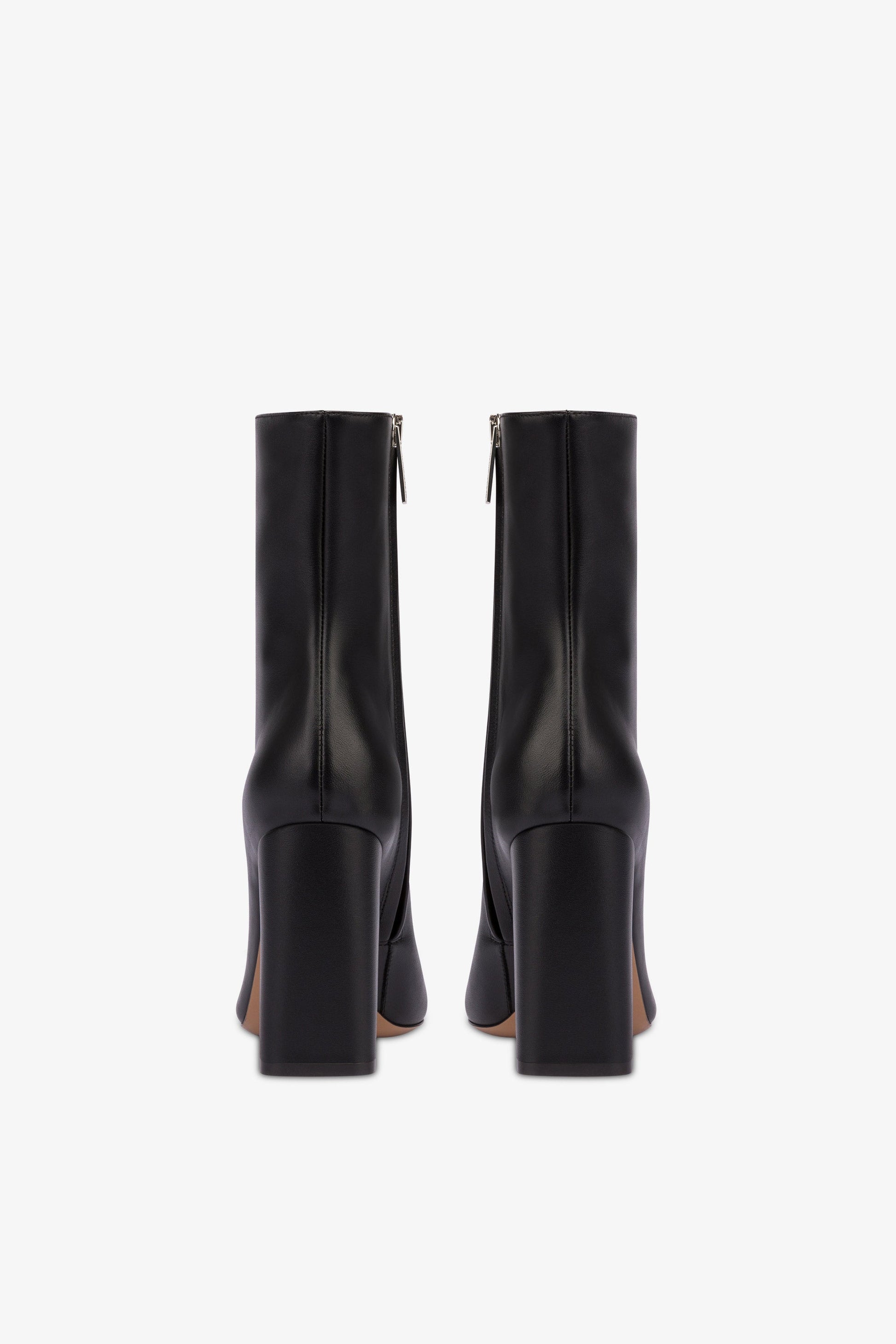 Pointed ankle boots in smooth black leather