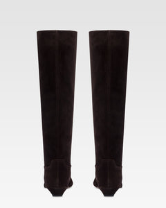 Stiefel aus tiefschwarzem Kalbsveloursleder.