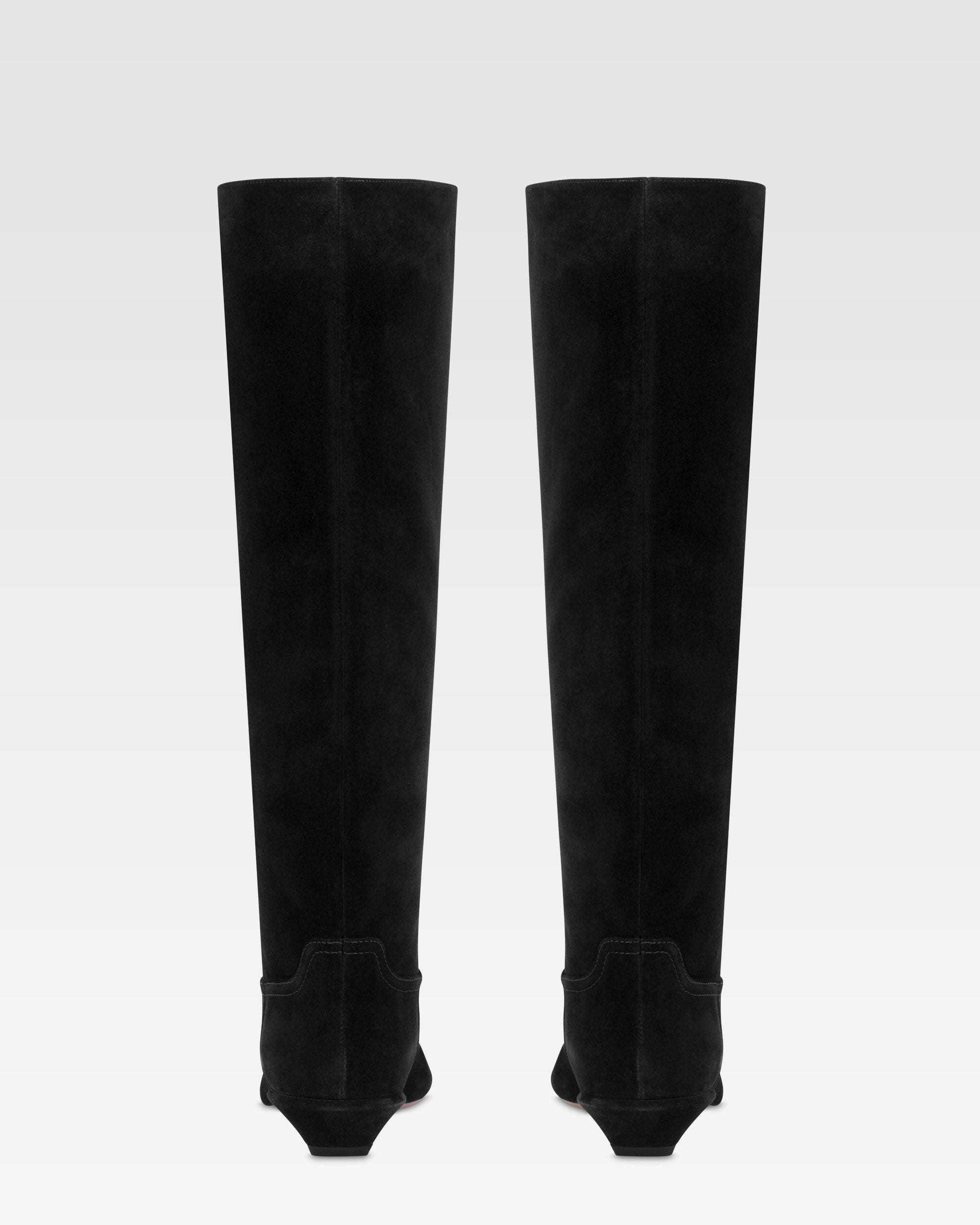 Boots in black calf suede leather.