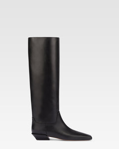 Knee-high boots in smooth black leather