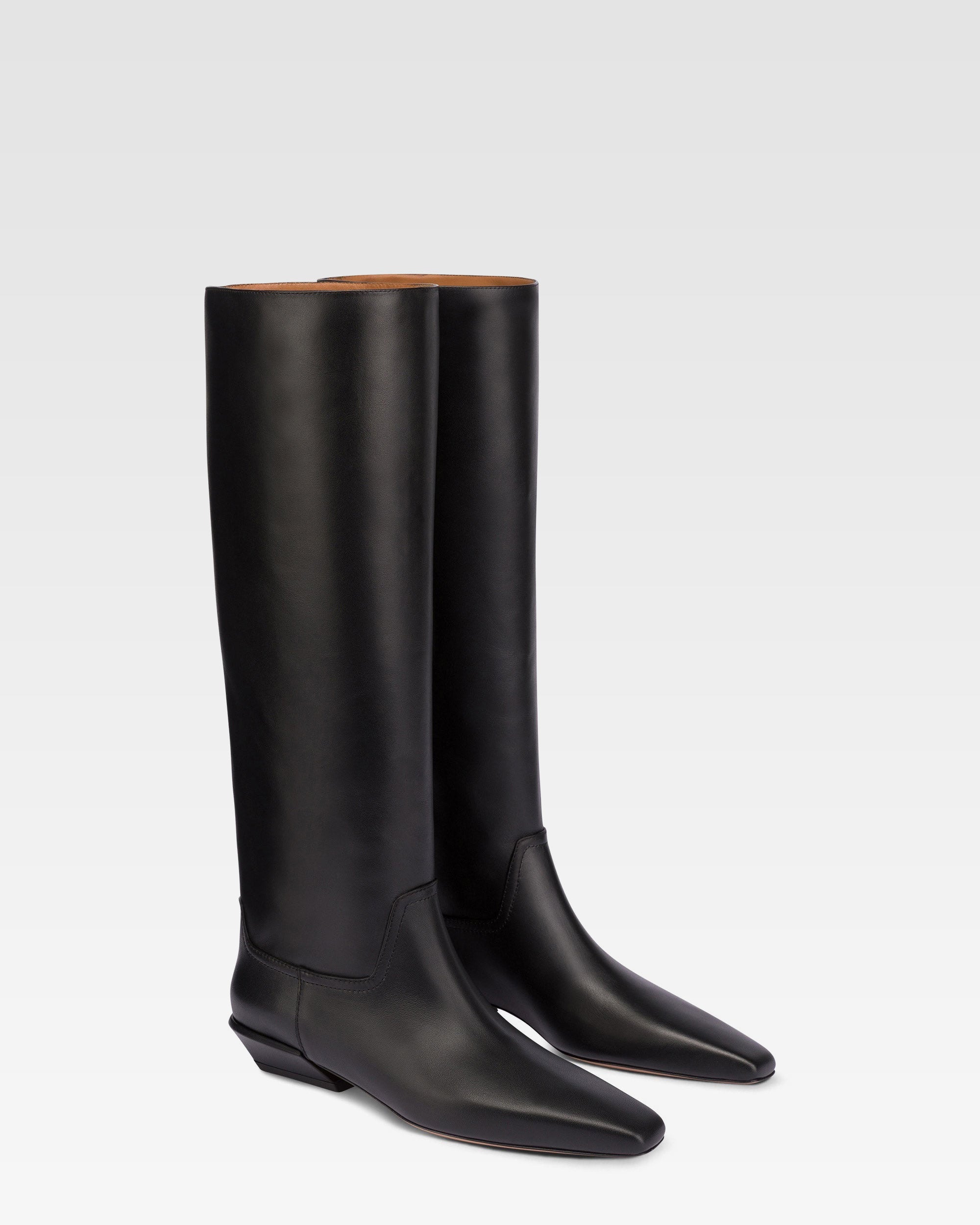 Knee-high boots in smooth black leather