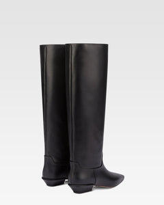 Knee-high boots in smooth black leather