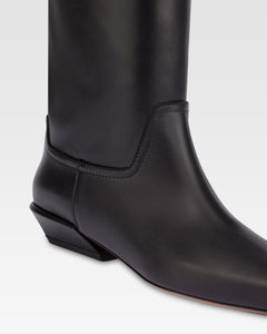 Knee-high boots in smooth black leather