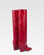 Tall, knee-high boots in shiny fiesta vintage leather