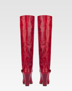 Tall, knee-high boots in shiny fiesta vintage leather