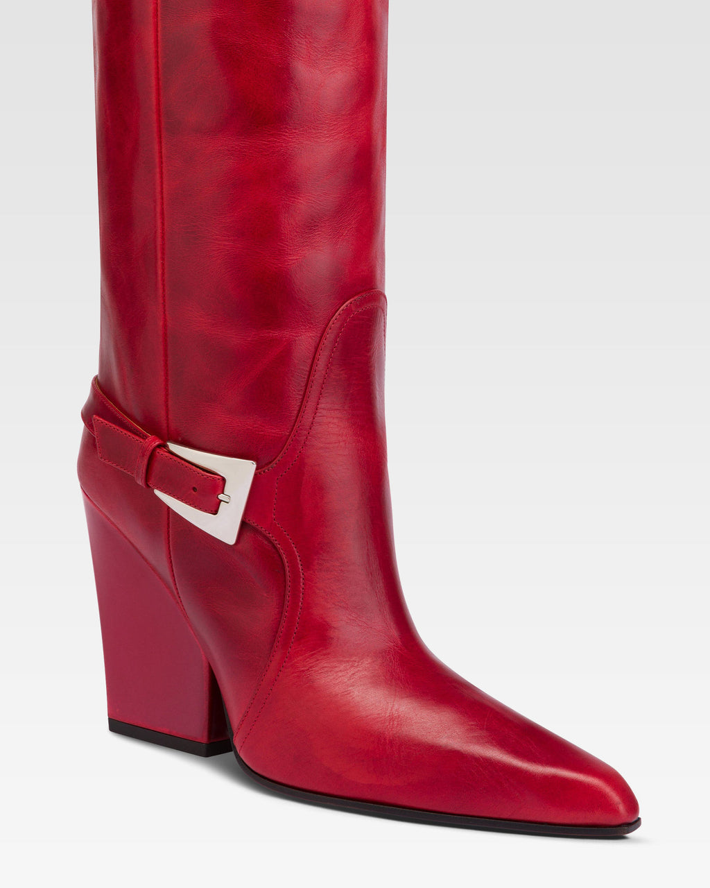 Tall, knee-high boots in shiny fiesta vintage leather