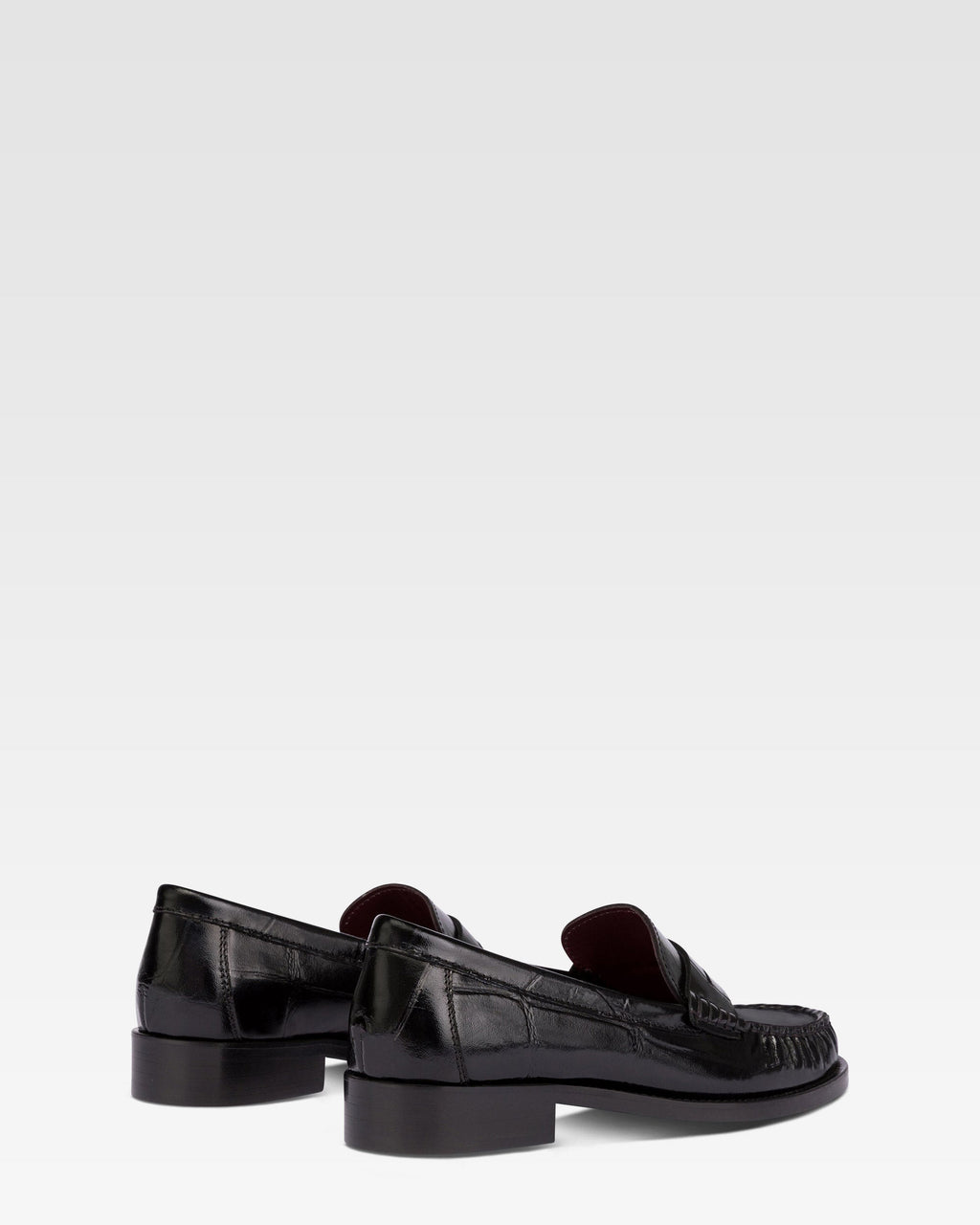 Mocassini con maxi goffratura coccodrillo su pelle di vitello nera