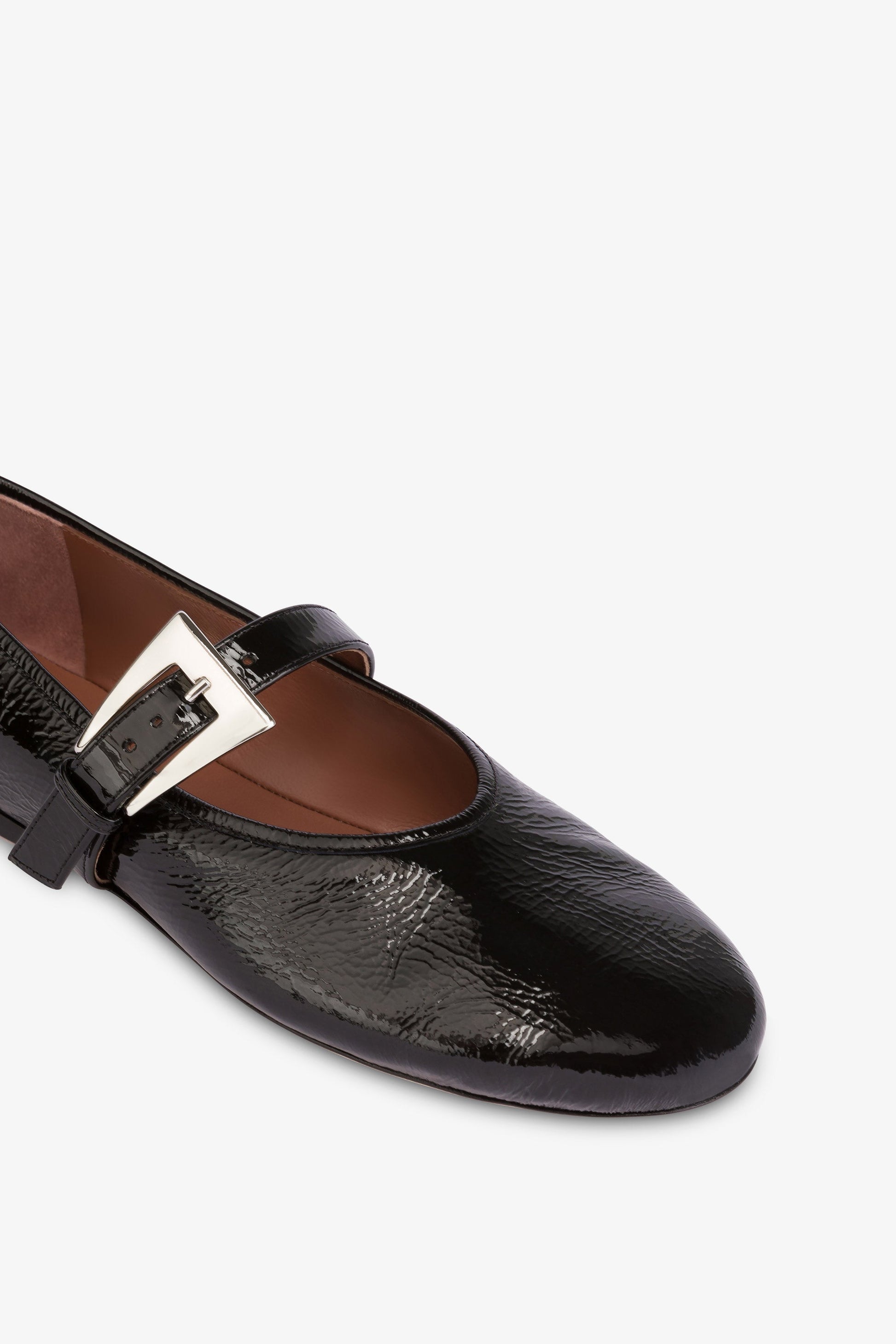 Ballerines en cuir verni noir froisse