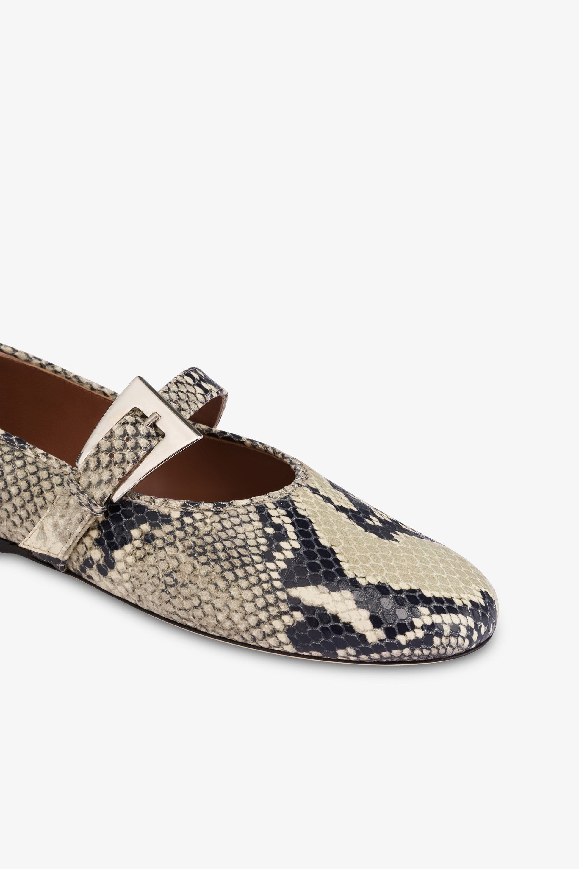 Ballerinas aus naturfarbenem Leder mit Python-Print.