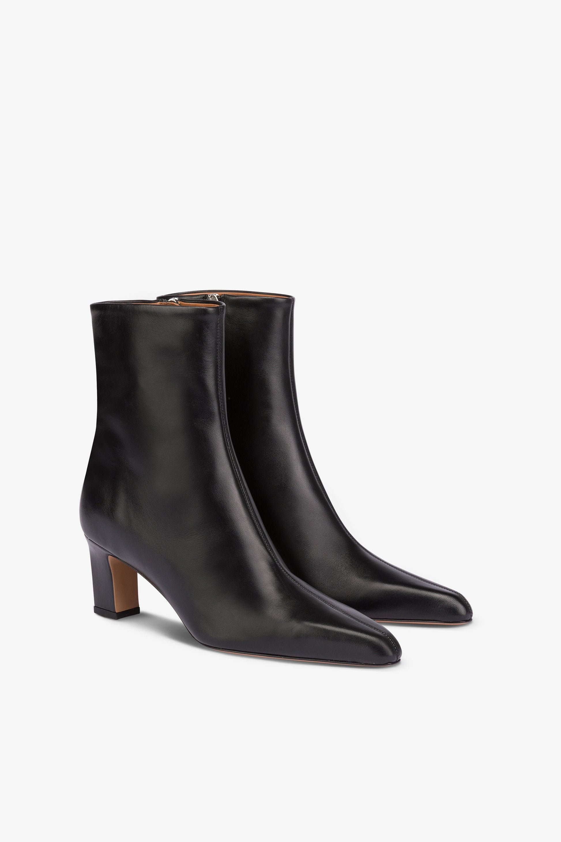 Pointed ankle boots in smooth black leather