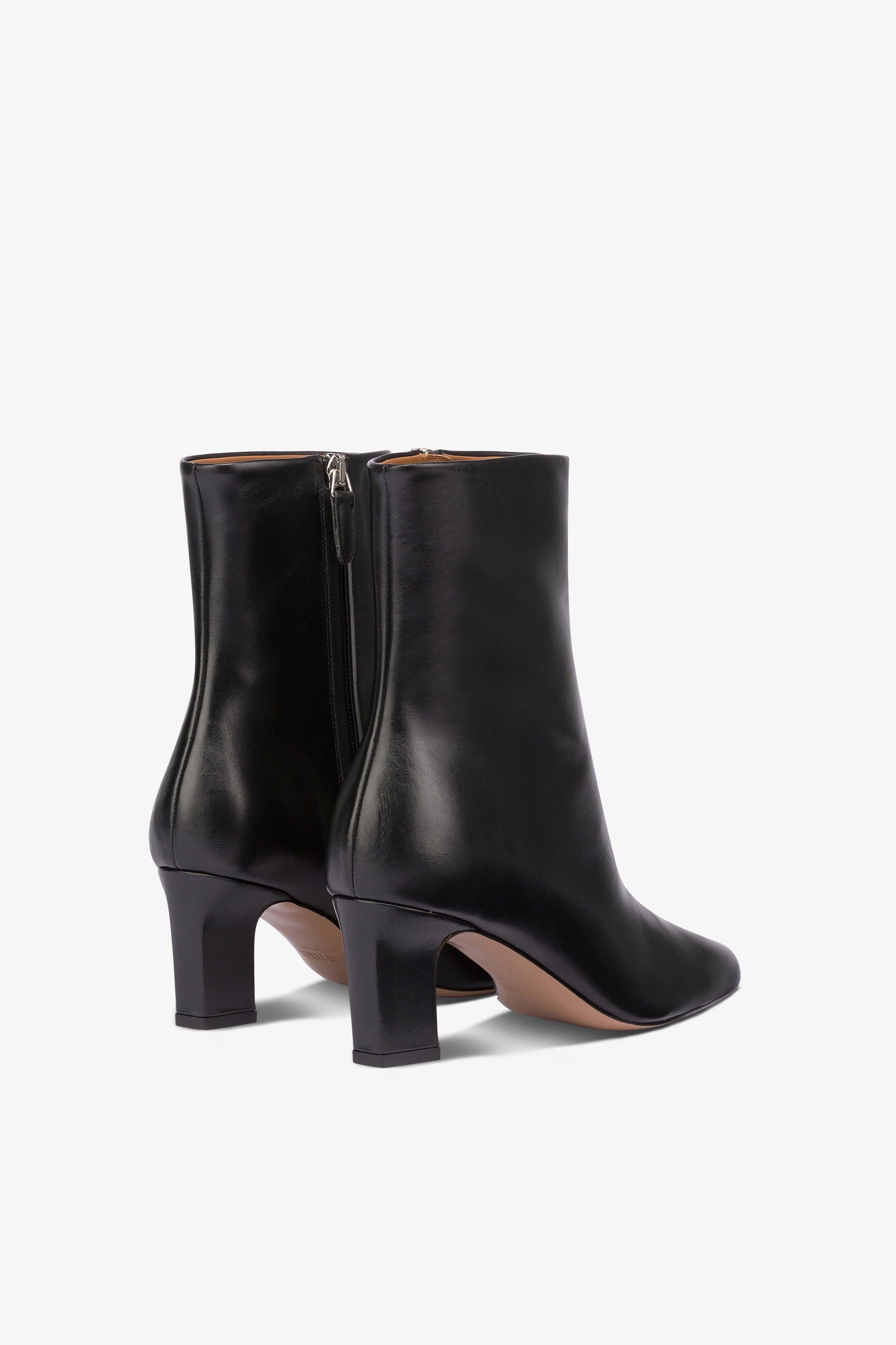 Pointed ankle boots in smooth black leather