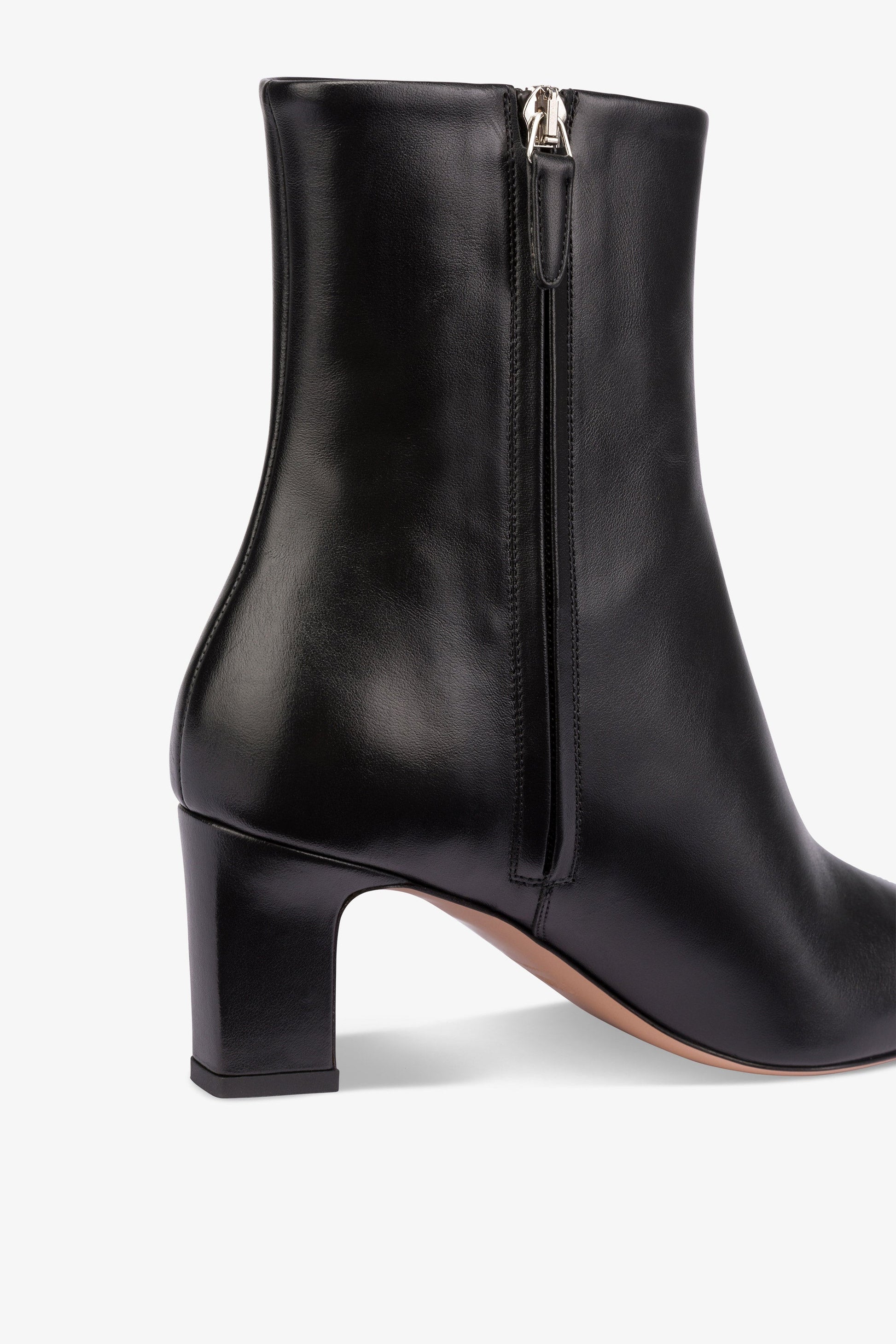 Pointed ankle boots in smooth black leather