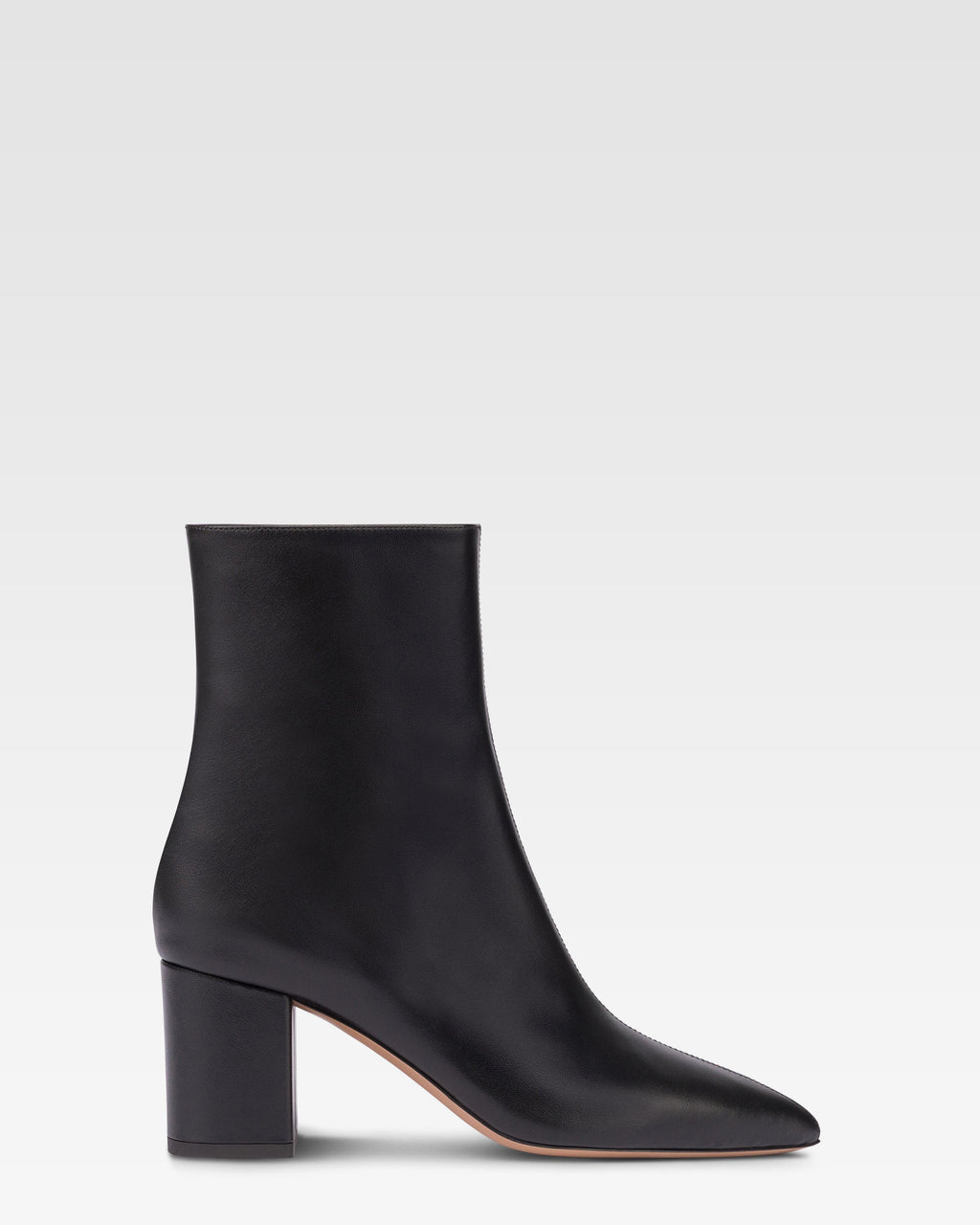 Pointed ankle boots in smooth black leather