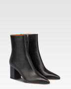 Pointed ankle boots in smooth black leather