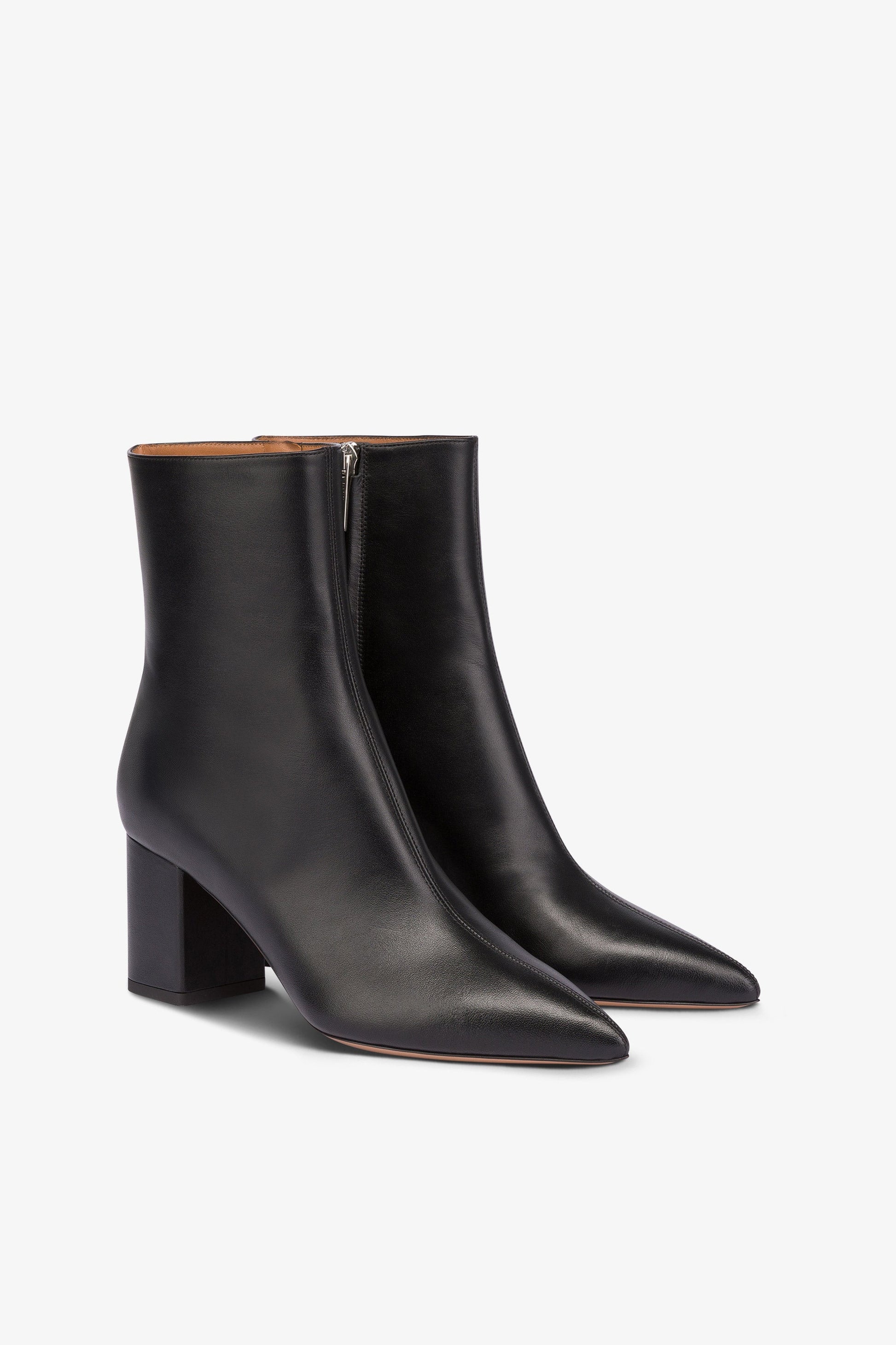 Pointed ankle boots in smooth black leather