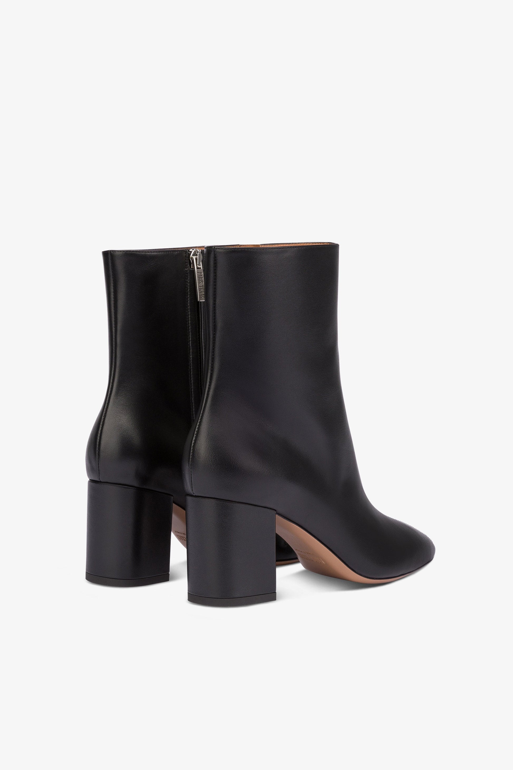 Pointed ankle boots in smooth black leather