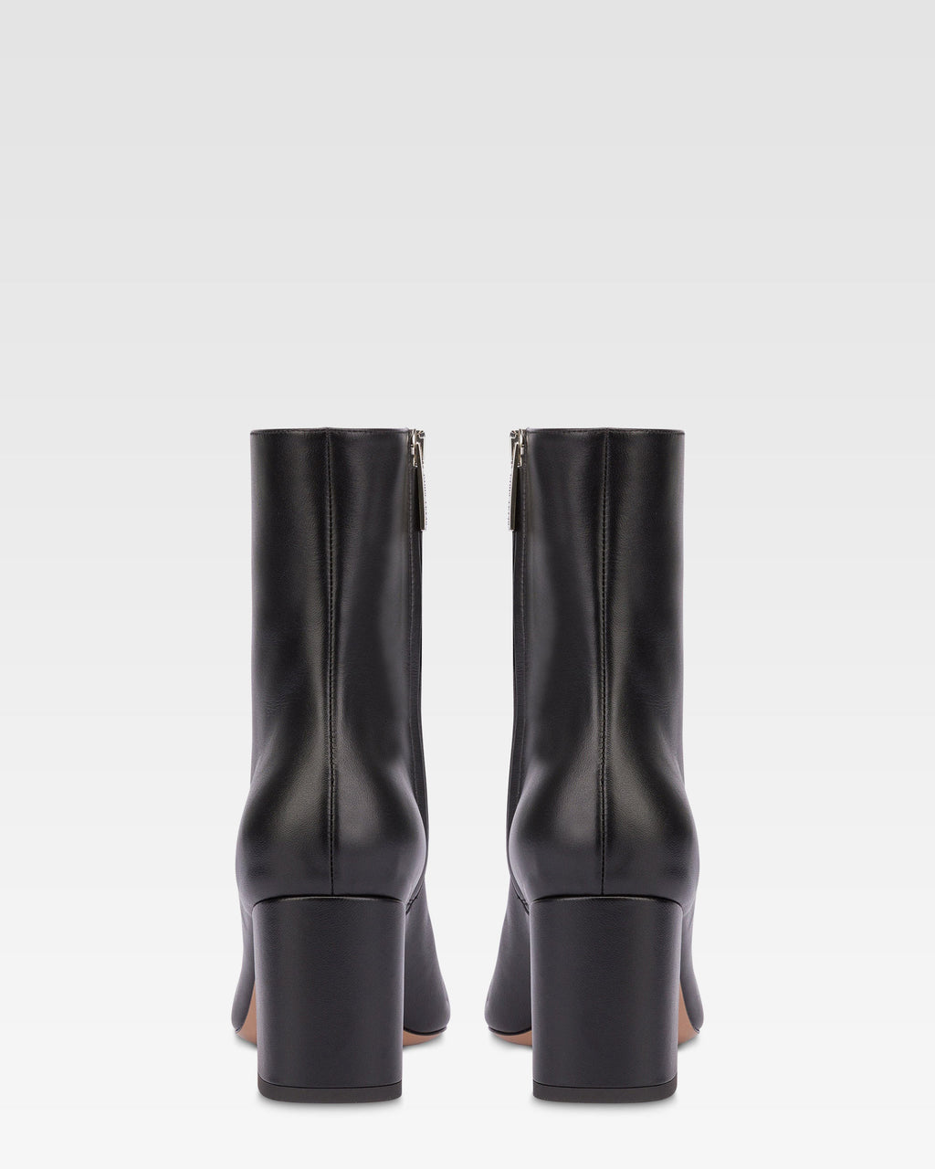 Pointed ankle boots in smooth black leather