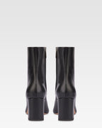 Pointed ankle boots in smooth black leather