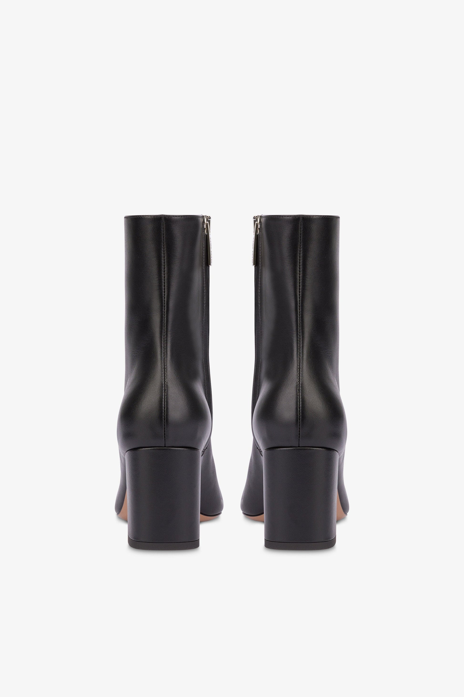 Pointed ankle boots in smooth black leather