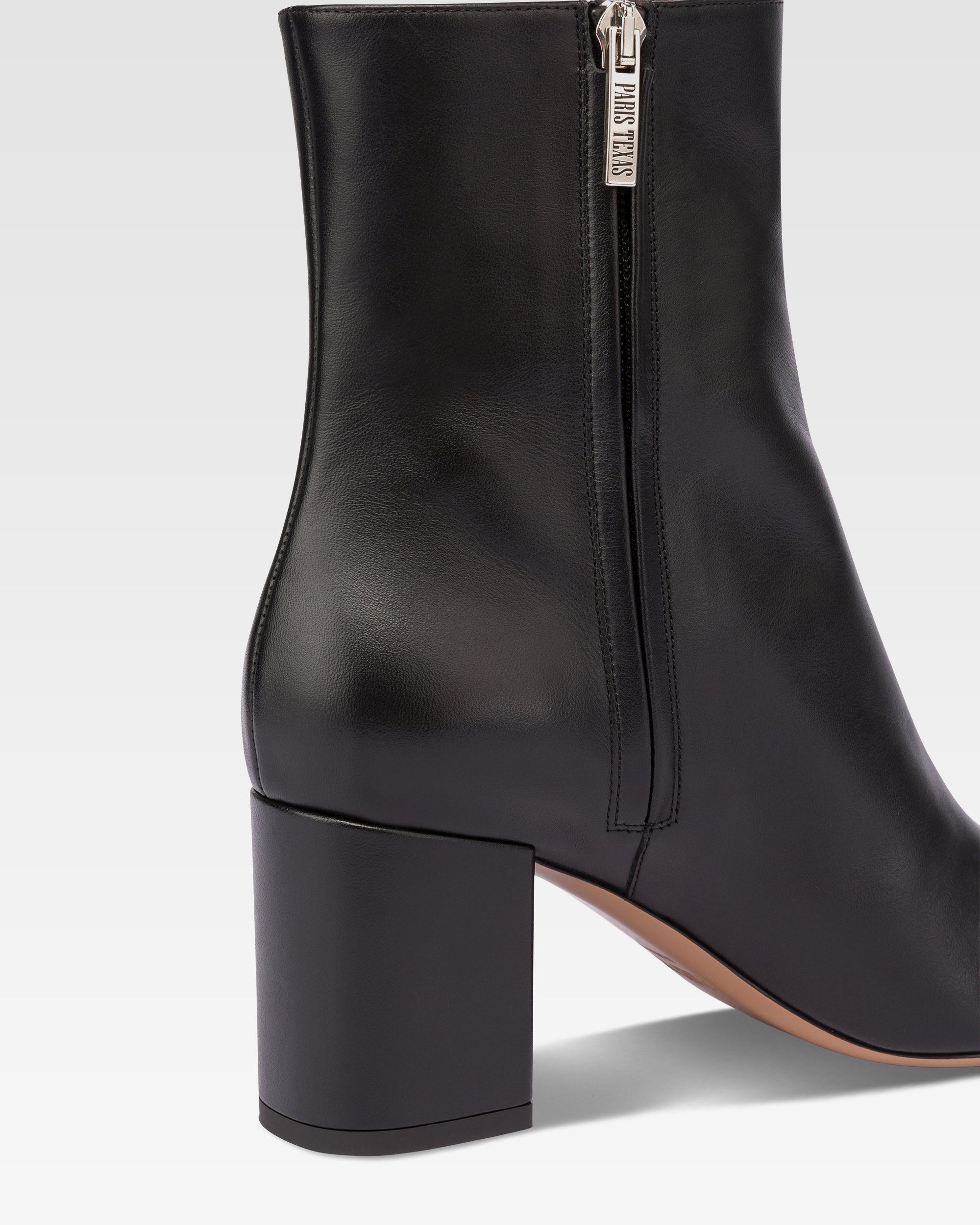 Pointed ankle boots in smooth black leather