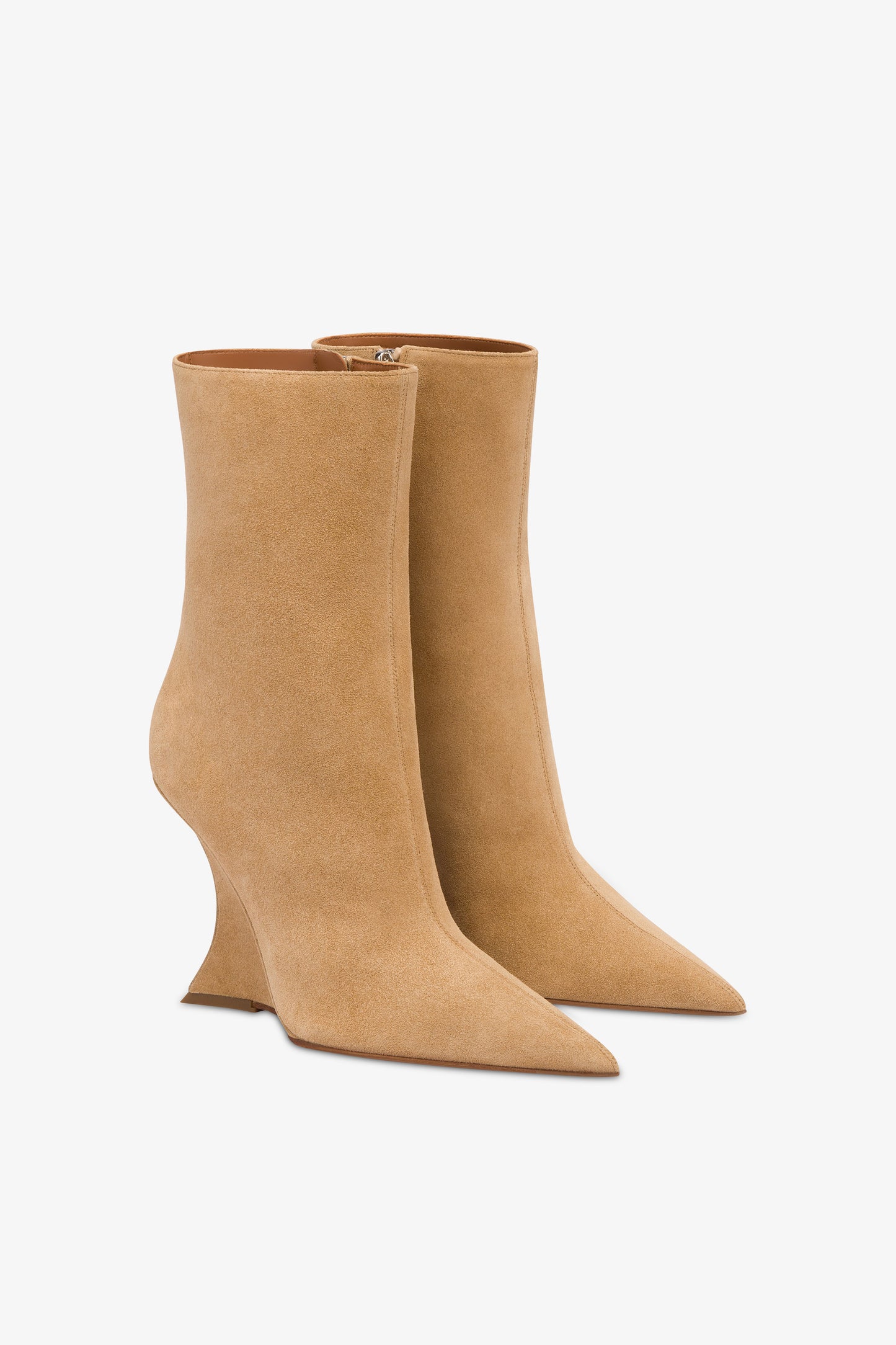 Boots in stone suede leather