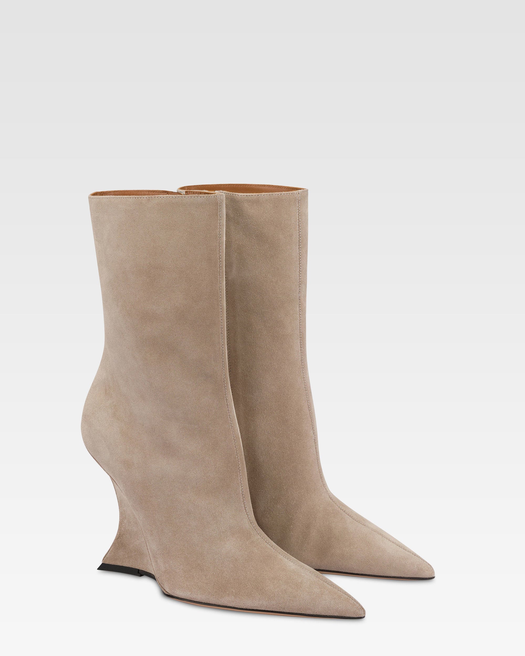 Stivaletti in camoscio color pietra