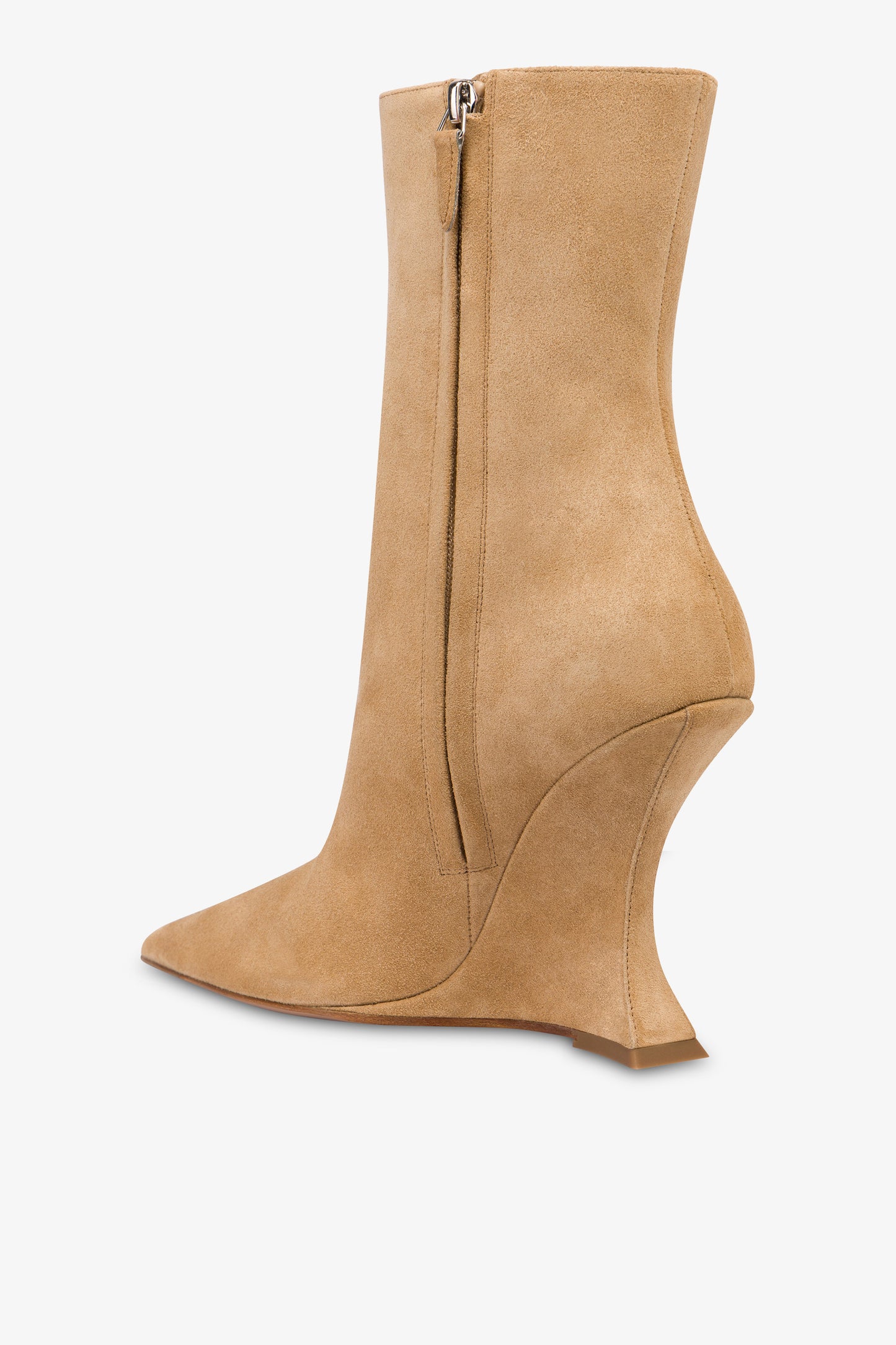 Boots in stone suede leather