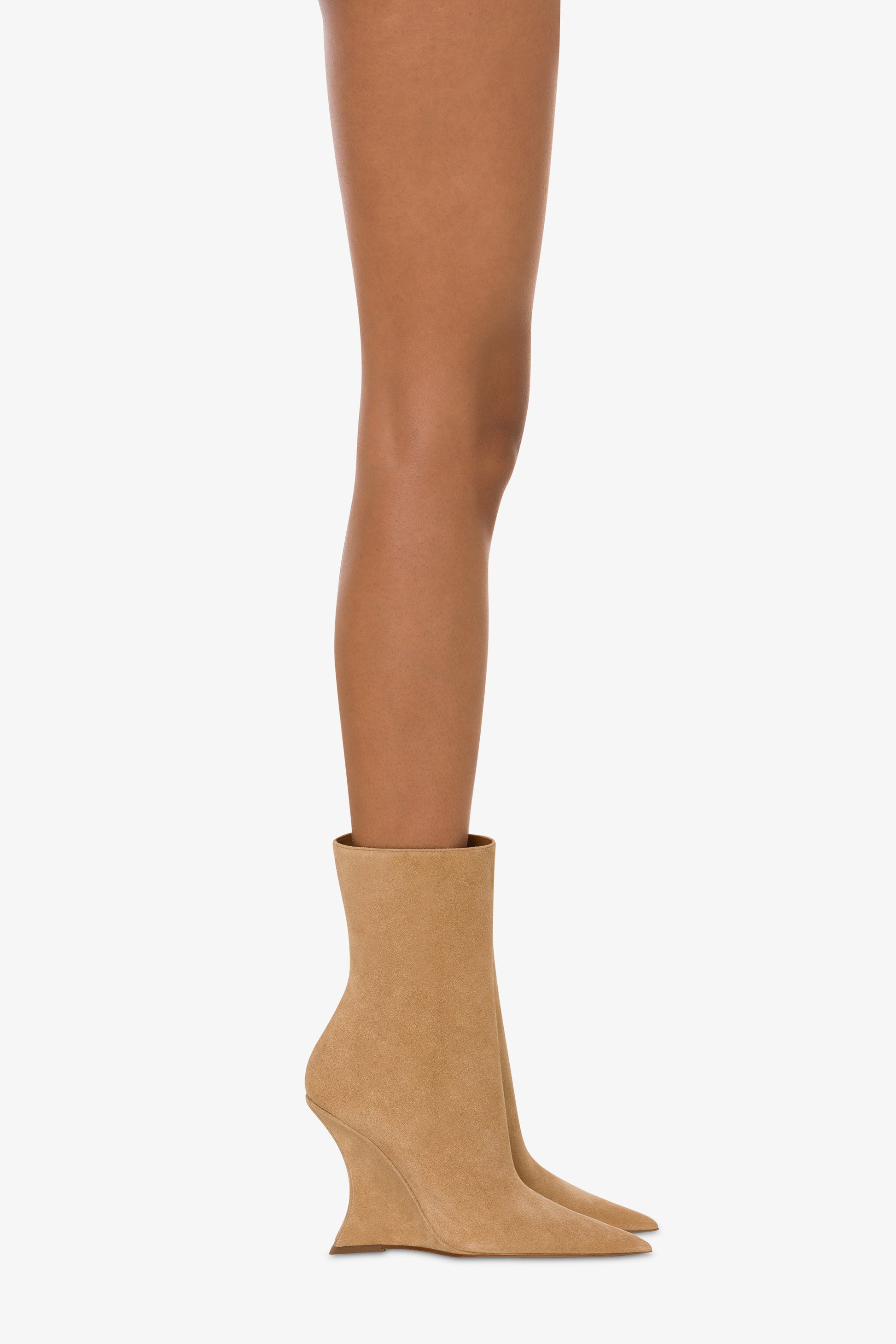 Boots in caramel suede leather