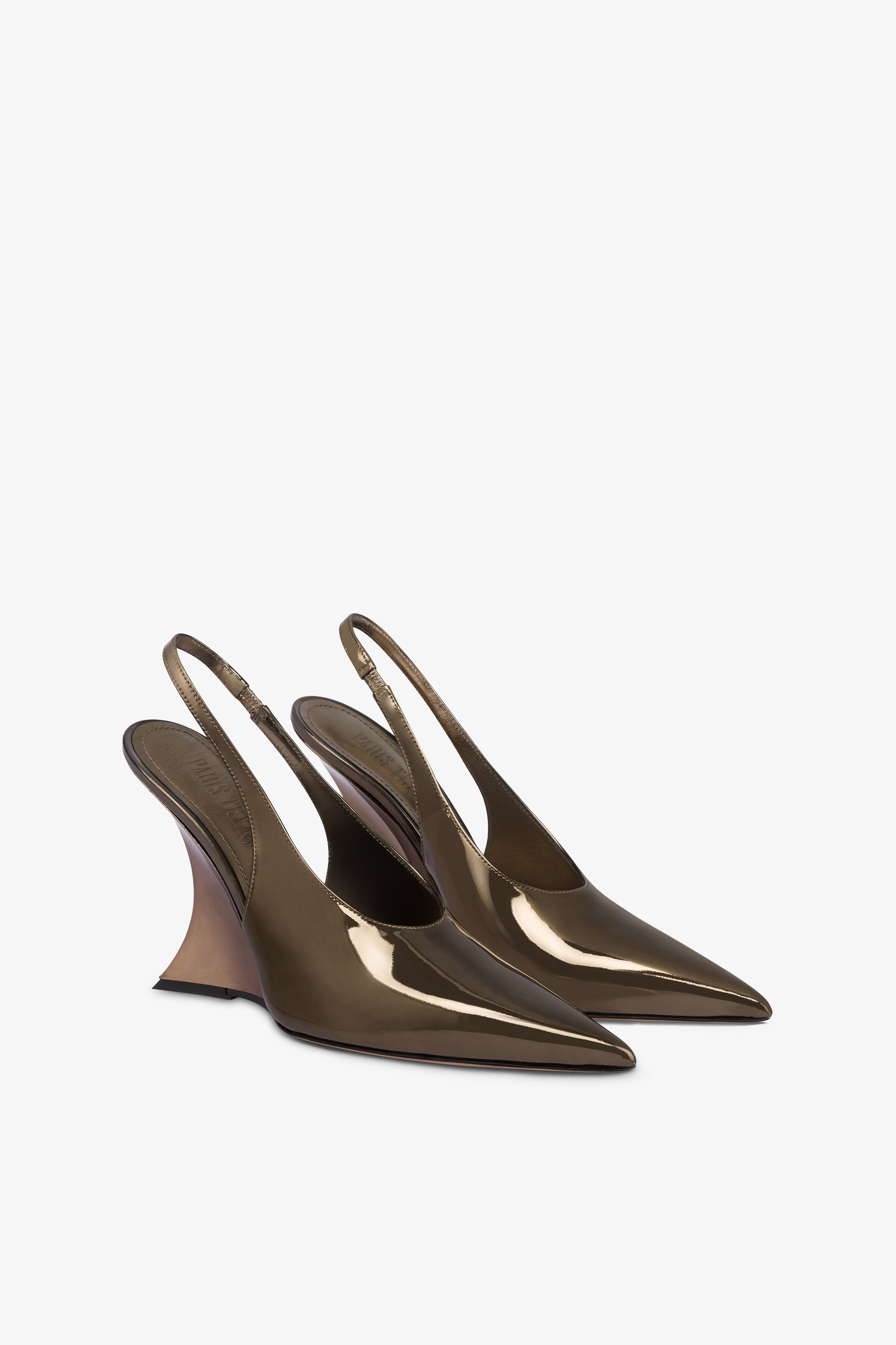 Slingbacks aus safarifarbenem Leder mit Spiegeleffekt