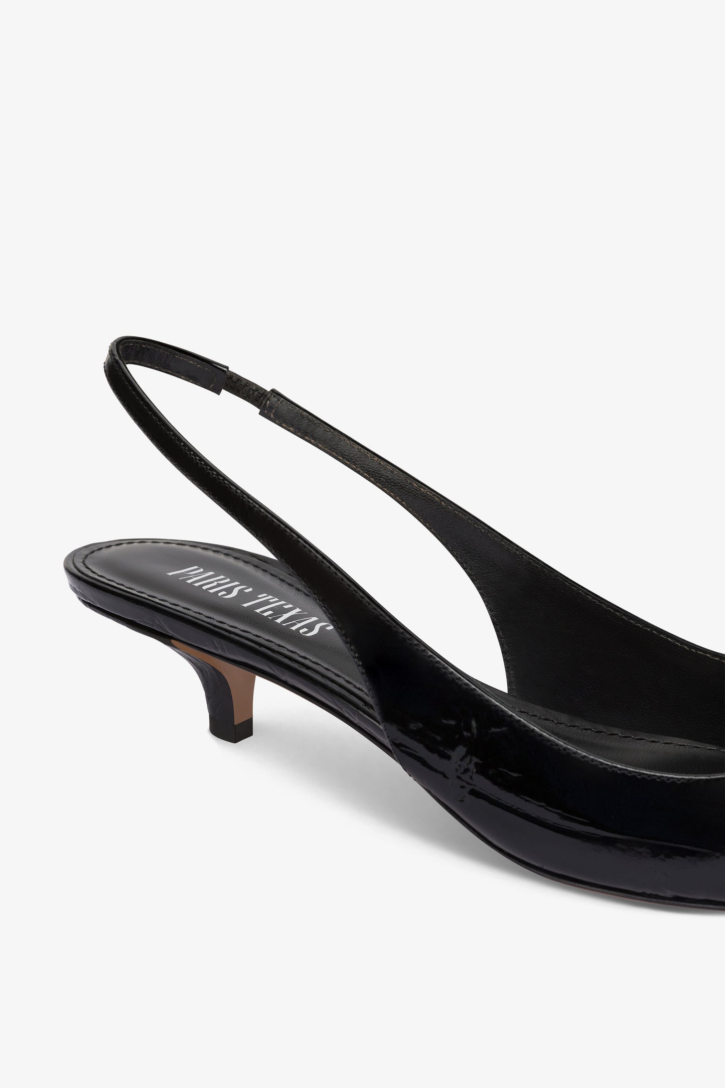 Slingbacks aus schwarzem Leder mit Kroko-Pragung