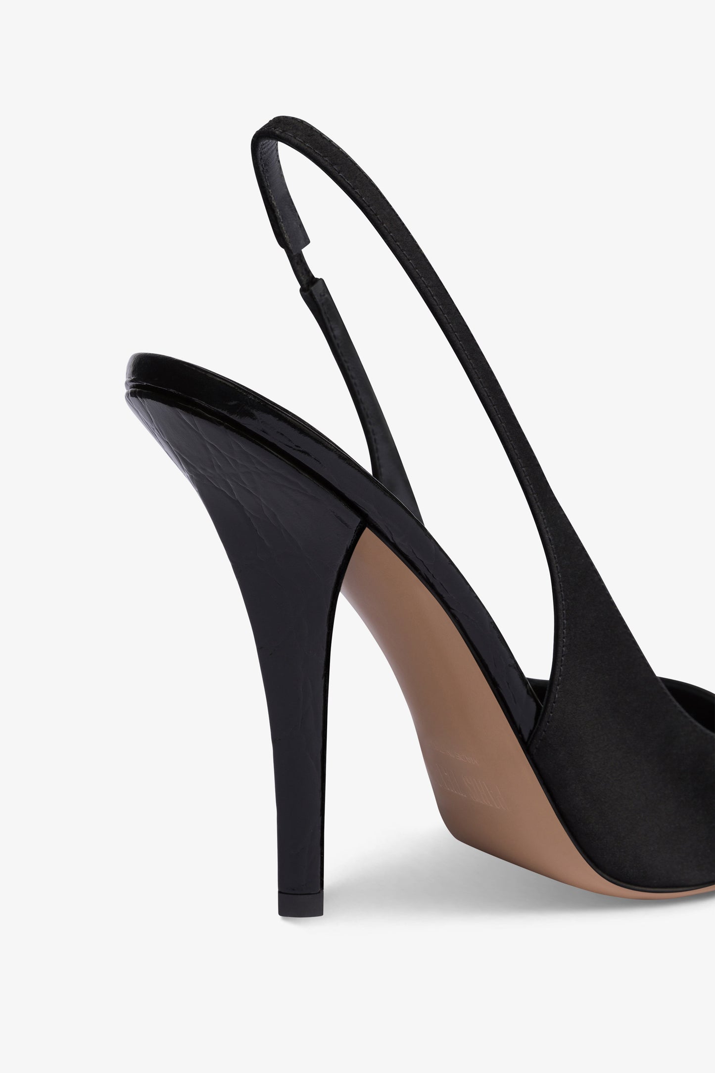 Slingback in raso nero e punta in pelle con stampa coccodrillo tono su tono