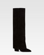 Fold-over boots in black calf suede leather.