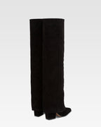 Fold-over boots in black calf suede leather.