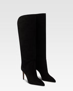 Boots in black calf suede leather.