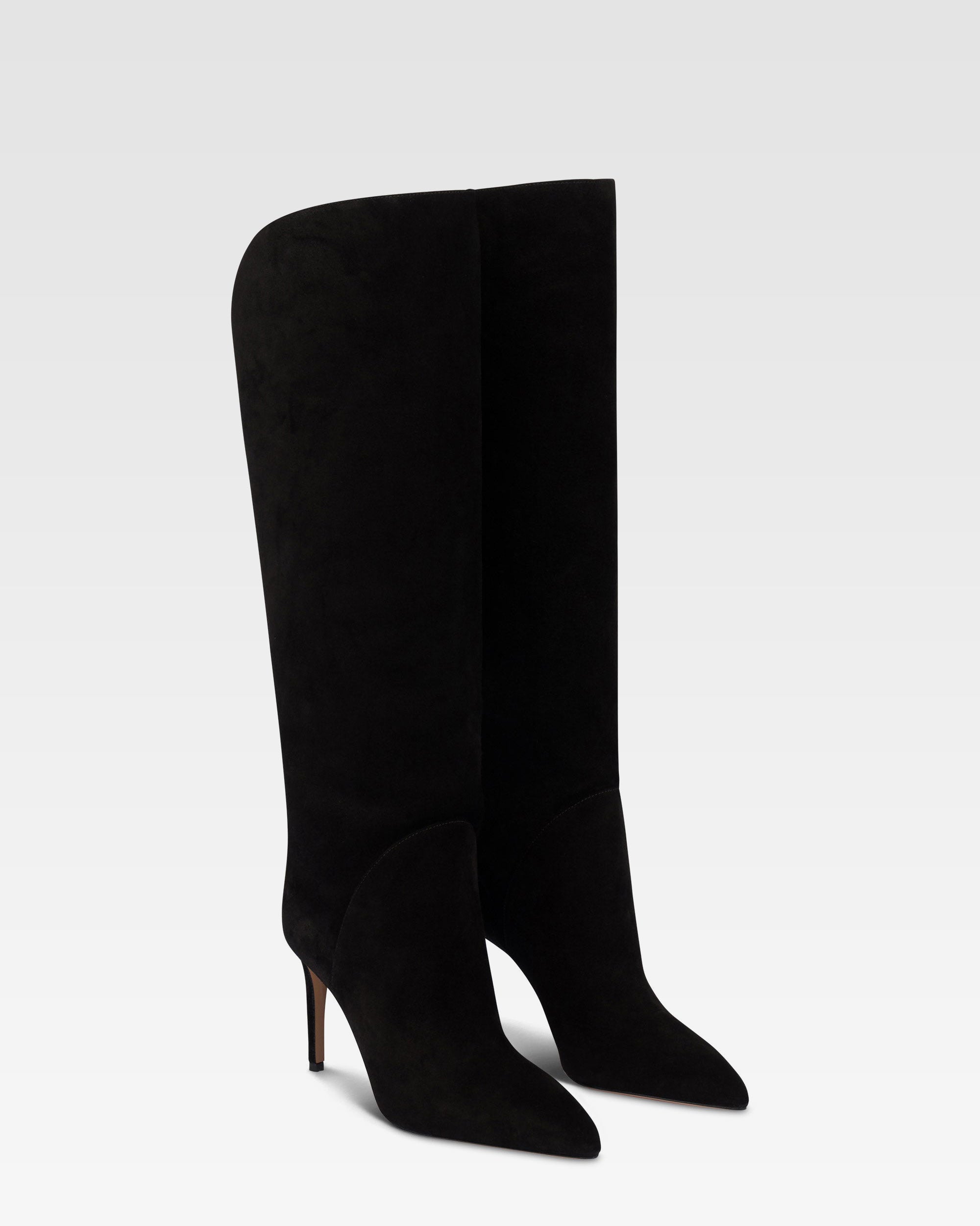 Boots in black calf suede leather.