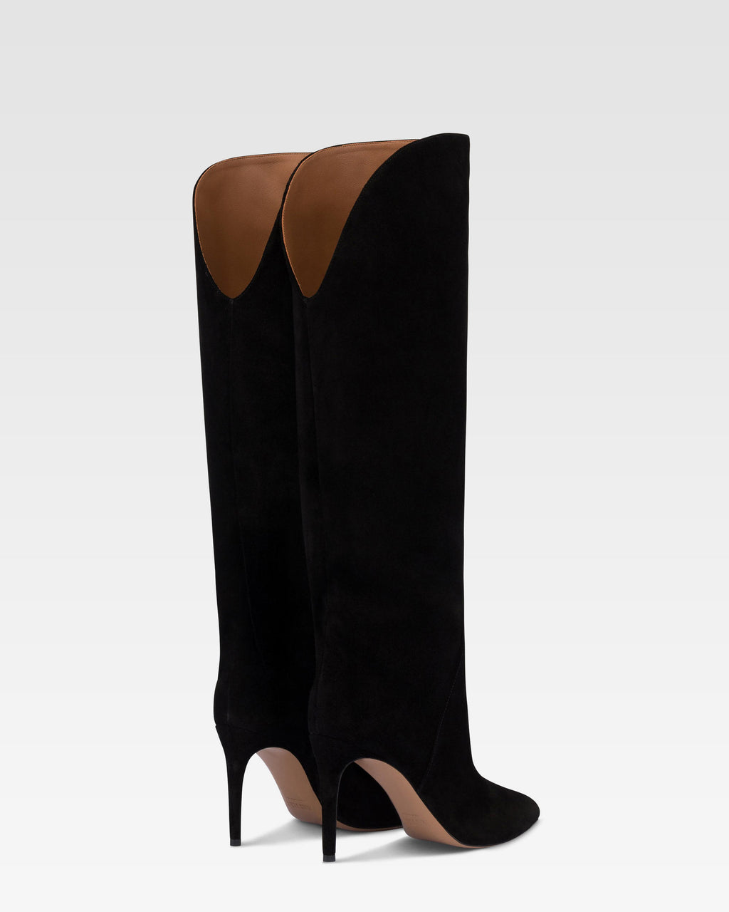 Boots in black calf suede leather.