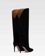 Boots in black calf suede leather.