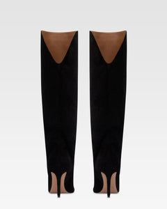 Boots in black calf suede leather.