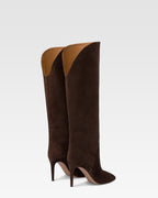 Boots in chocolate suede leather