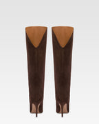 Boots in chocolate suede leather