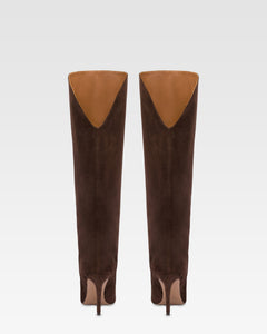 Boots in chocolate suede leather