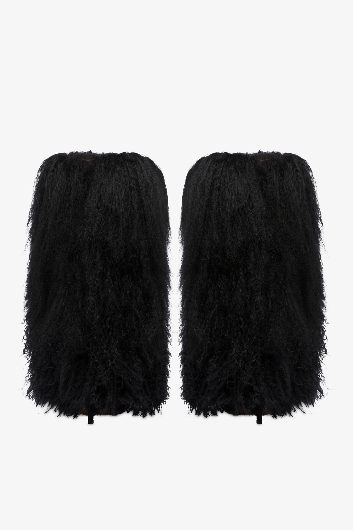 Boots in off-black faux fur