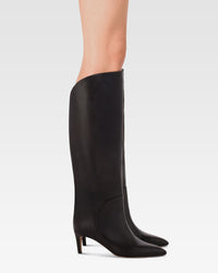 Boots in pinot noir calf leather. — Black