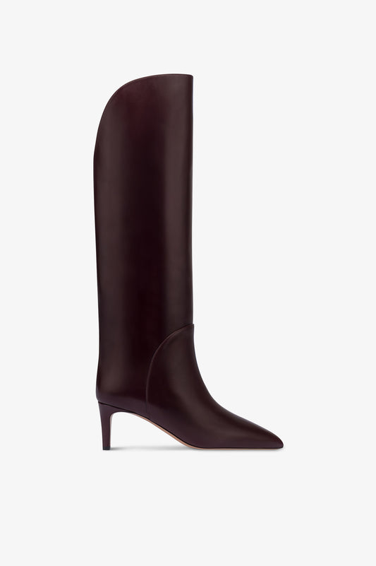 Boots in pinot noir calf leather.