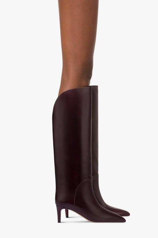 Boots in pinot noir calf leather.