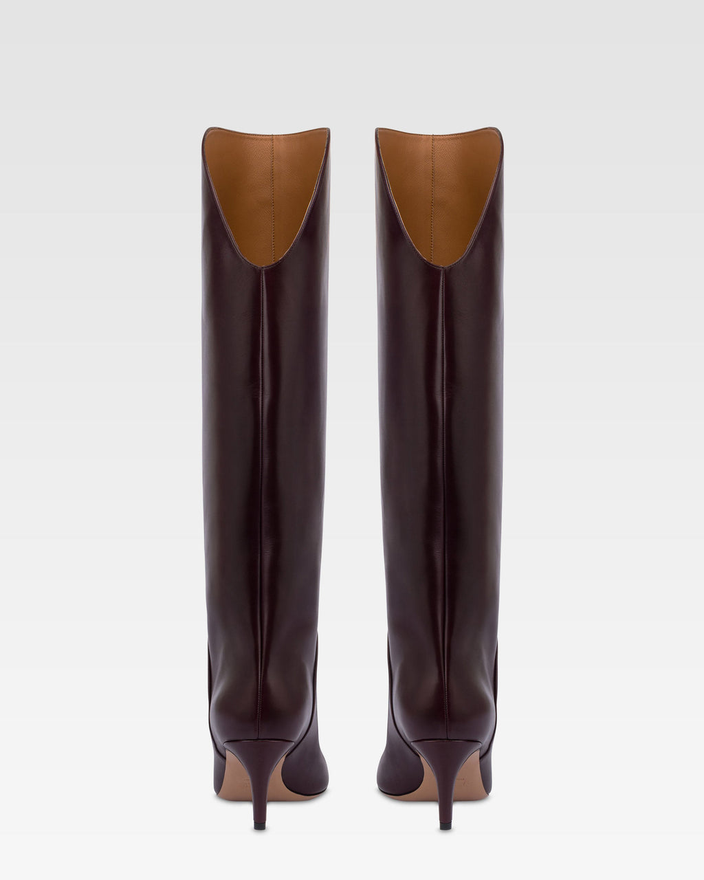 Boots in pinot noir calf leather.