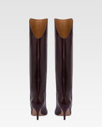 Boots in pinot noir calf leather.